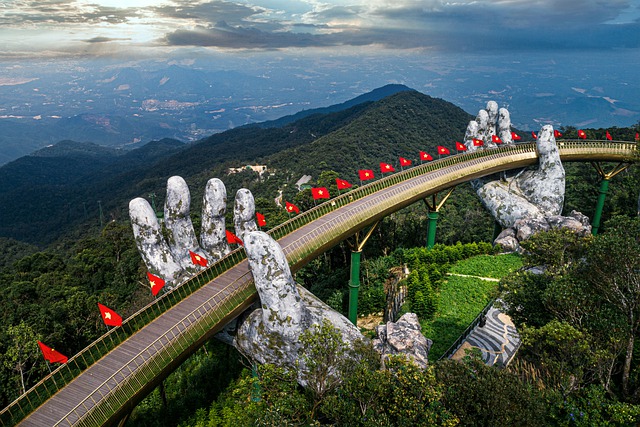 Giant Hands Vietnam